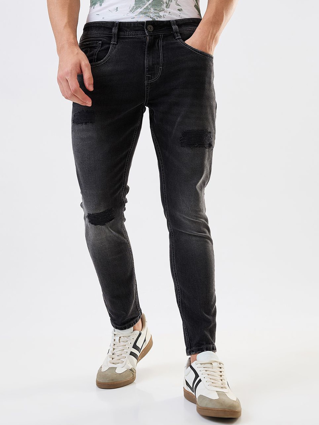 

SPYKAR Men Slim Fit Mid-Rise Light Fade Mildly Distressed Jeans, Black