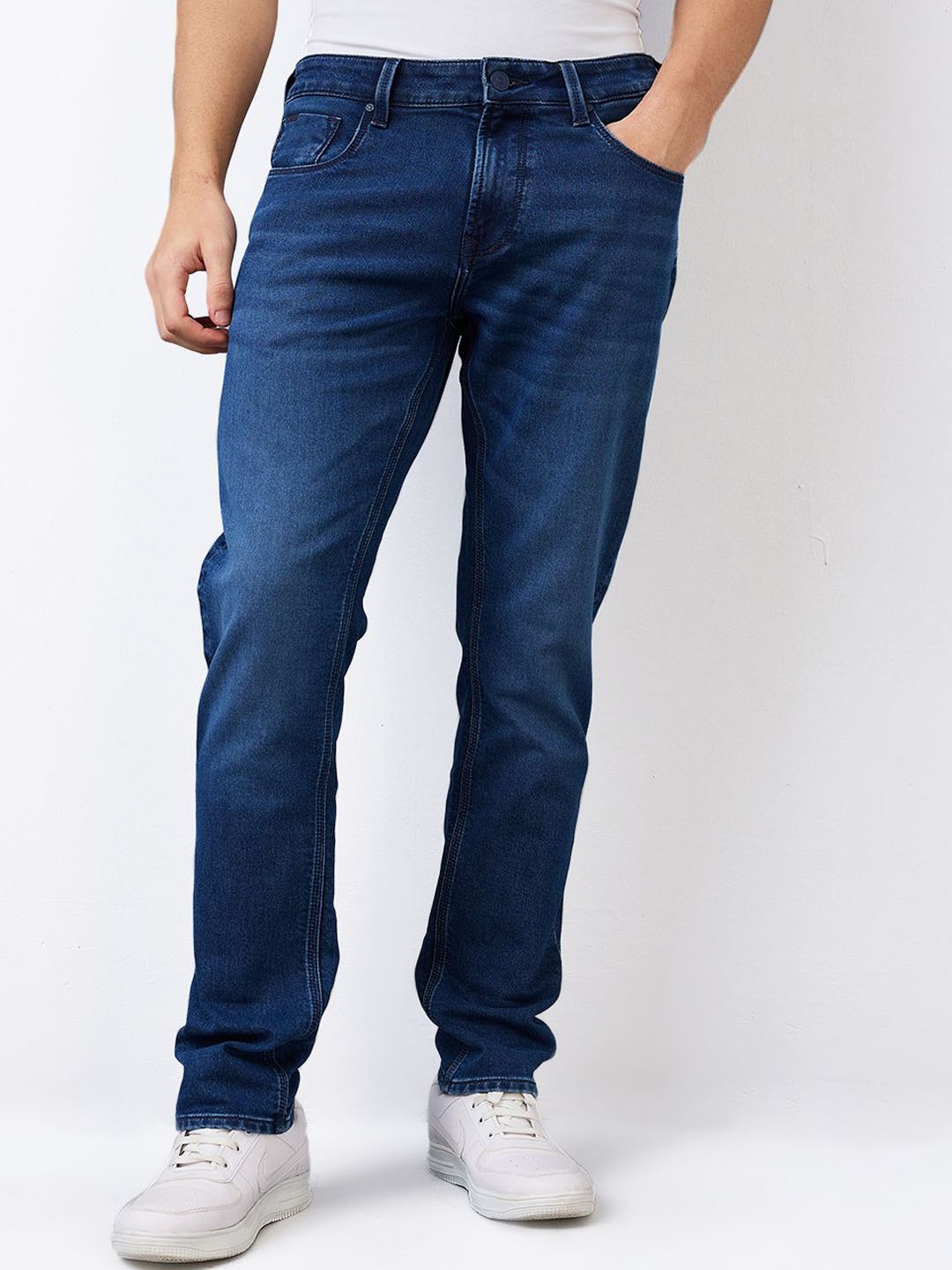 

SPYKAR Men Cotton Relaxed Fit Light Fade Jeans, Blue