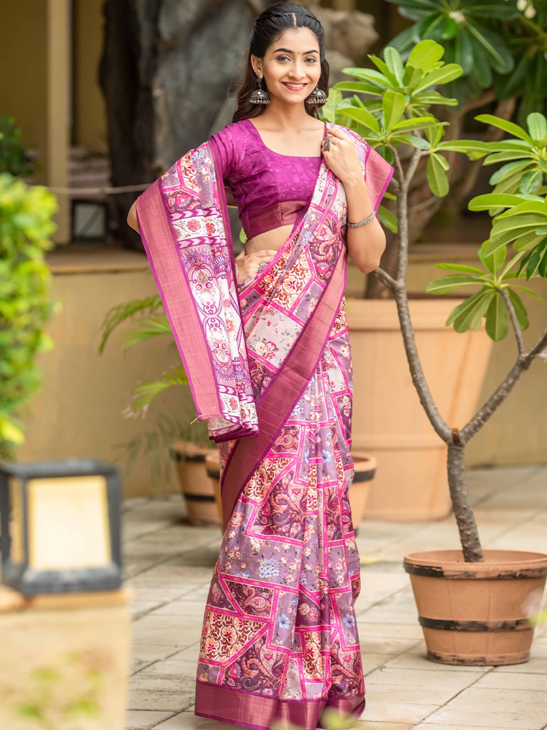 

Blissta Floral Printed Saree, Purple