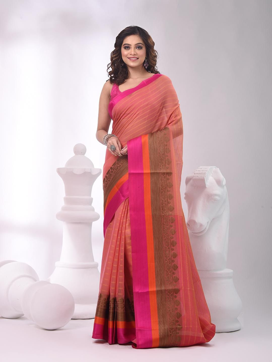 

VIBHAVARI Woven Design Zari Saree, Pink