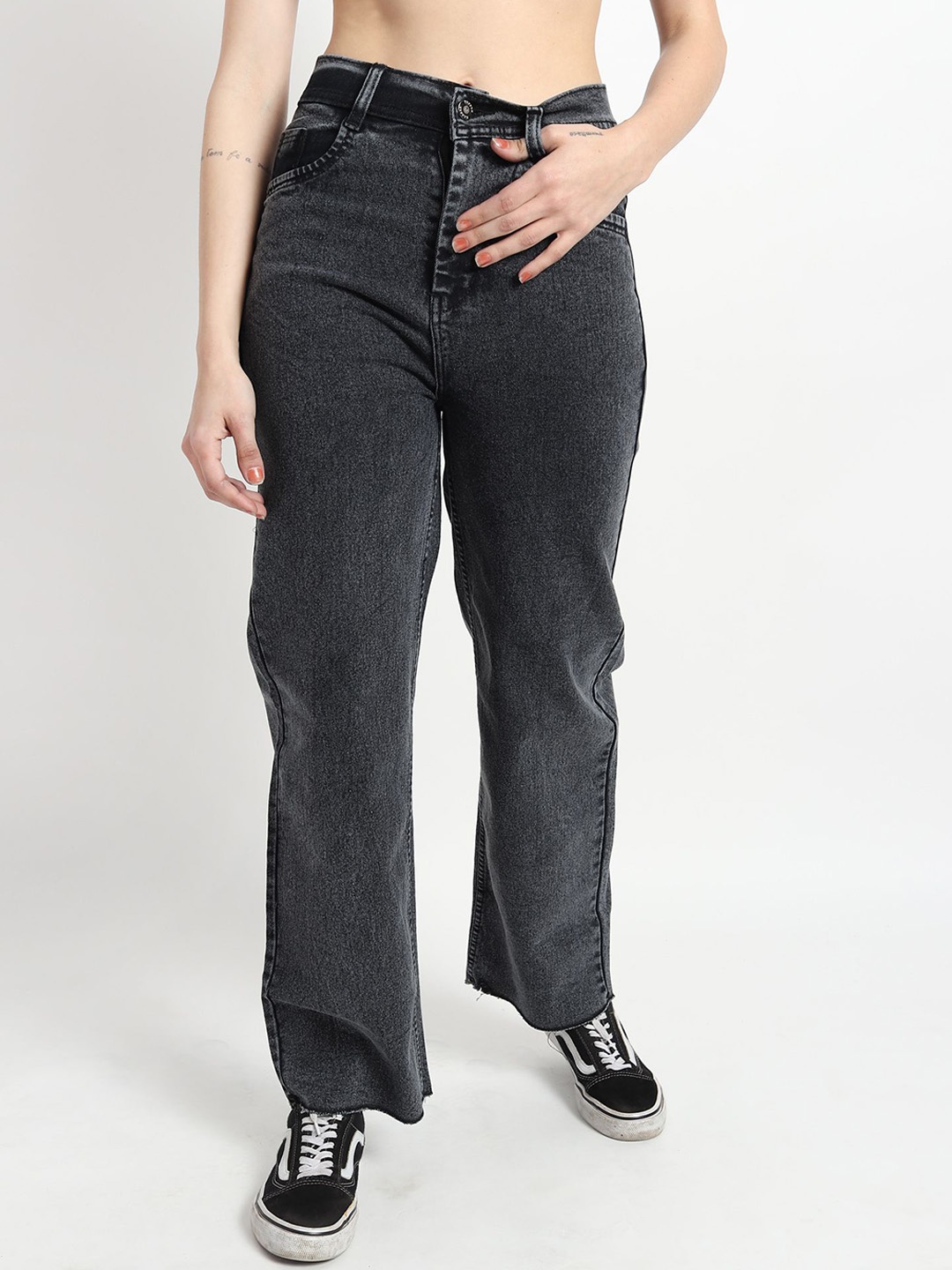 

TYFFYN Women Jean Slim Fit High-Rise Highly Distressed Heavy Fade Stretchable Jeans, Black