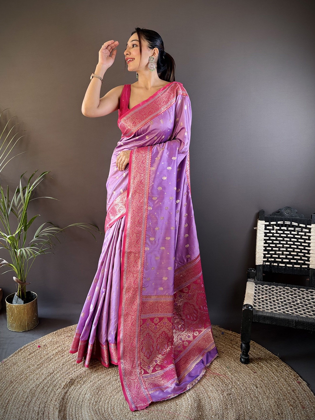 

HEER FASHION Ethnic Motifs Woven Design Zari Banarasi Saree, Lavender