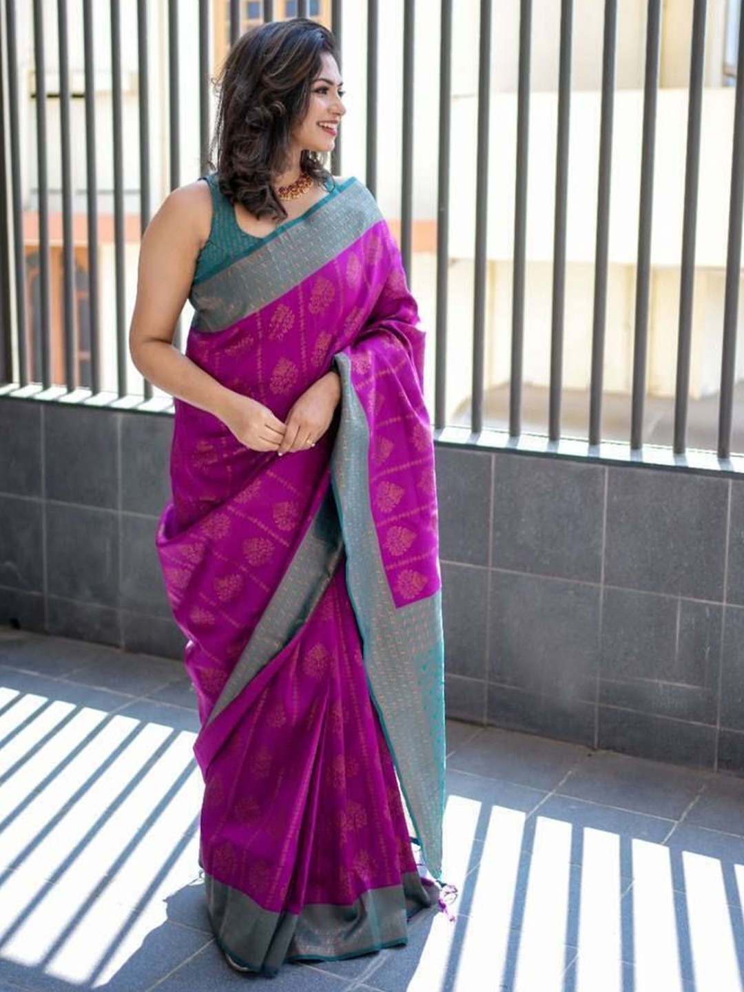 

bansari textiles Woven Design Zari Kanjeevaram Saree, Magenta