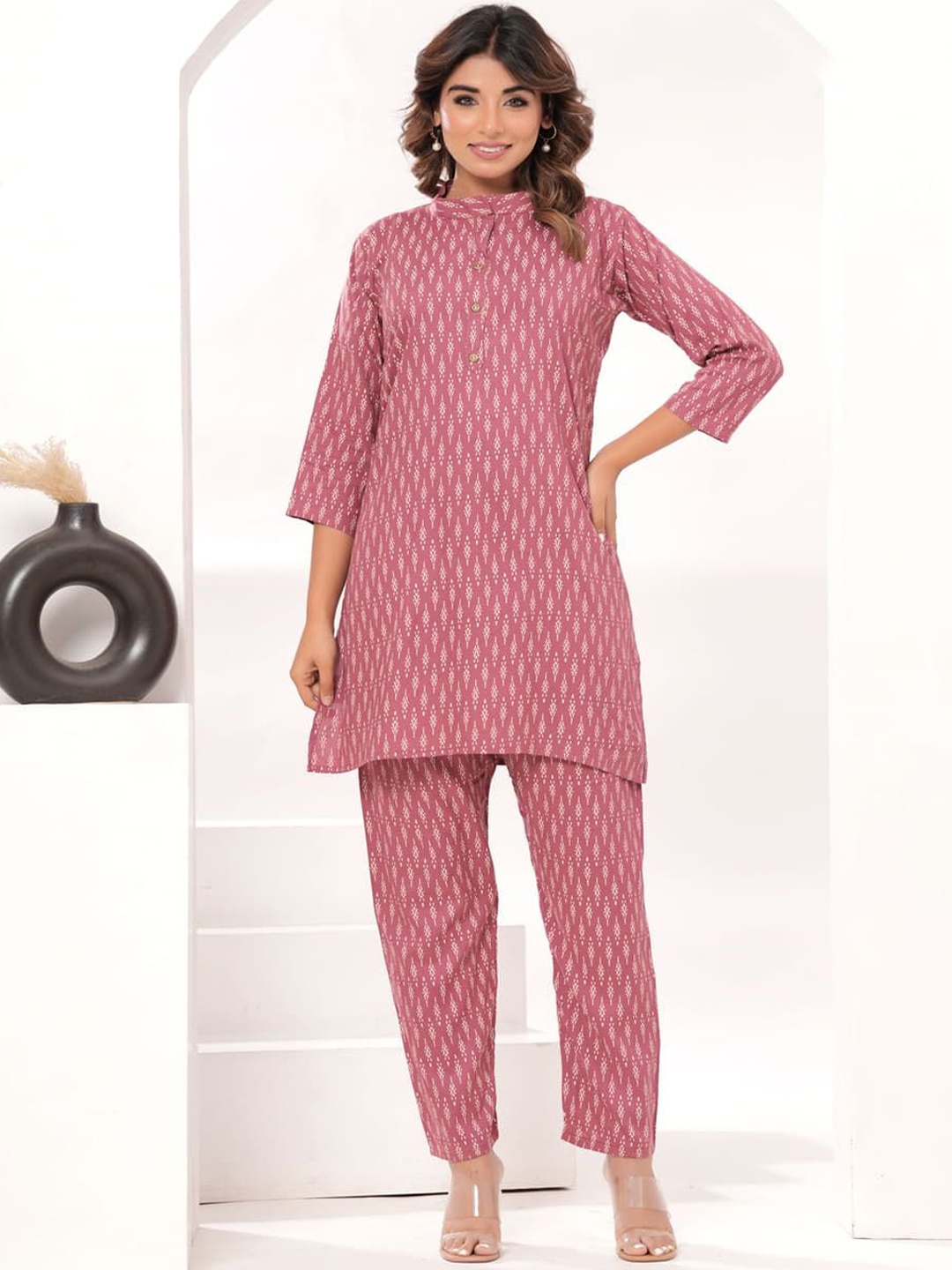 

The loom craft Floral Printed Mandarin Collar Kurti With Palazzo, Mauve