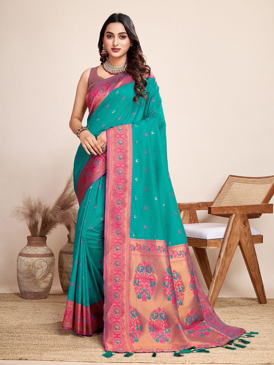 

HEER FASHION Ethnic Motifs Zari Pure Silk Paithani Saree, Green
