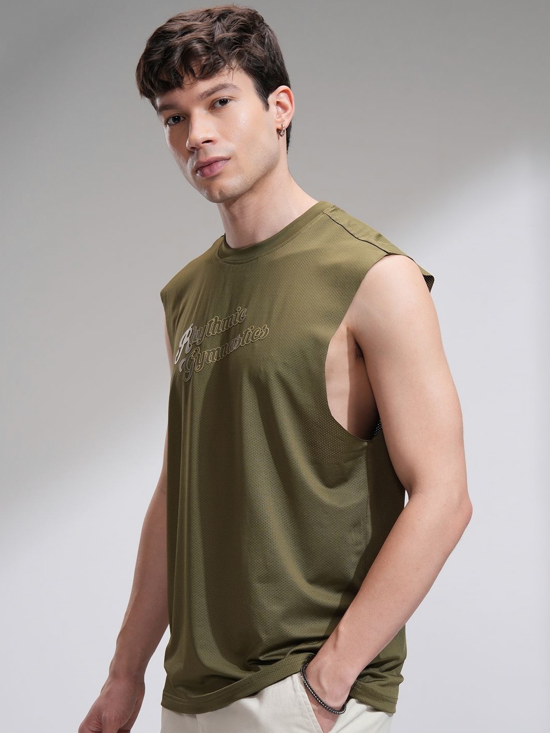 

HIGHLANDER Men Relaxed Fit Round Neck Sleeveless Knitted Top, Olive