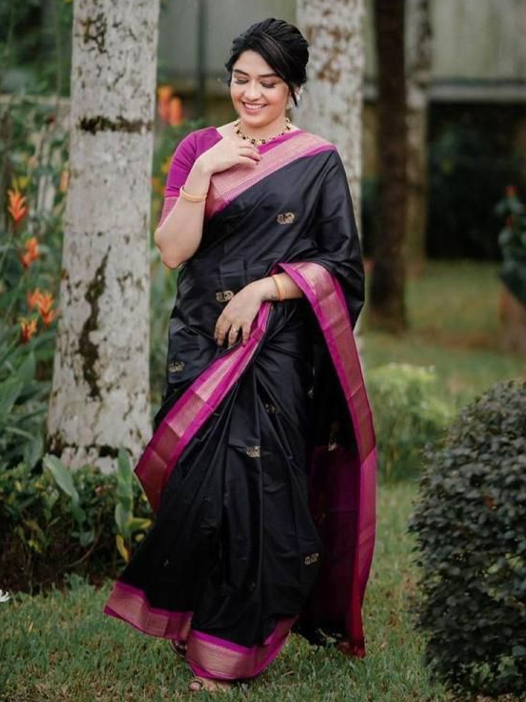 

bansari textiles Woven Design Zari Kanjeevaram Saree, Black