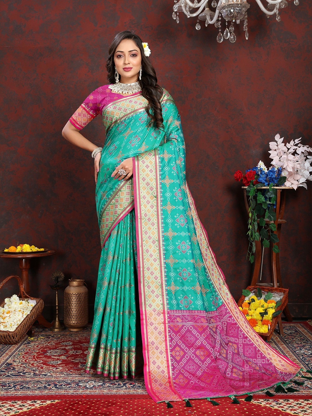 

bansari textiles Ethnic Motifs Woven Design Zari Pure Cotton Saree, Green