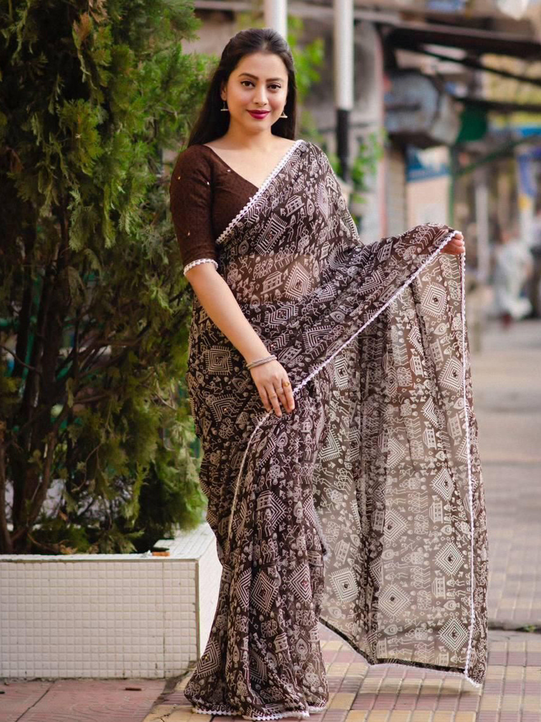 

bansari textiles Kalamkari Embroidered Pure Georgette Saree, Brown
