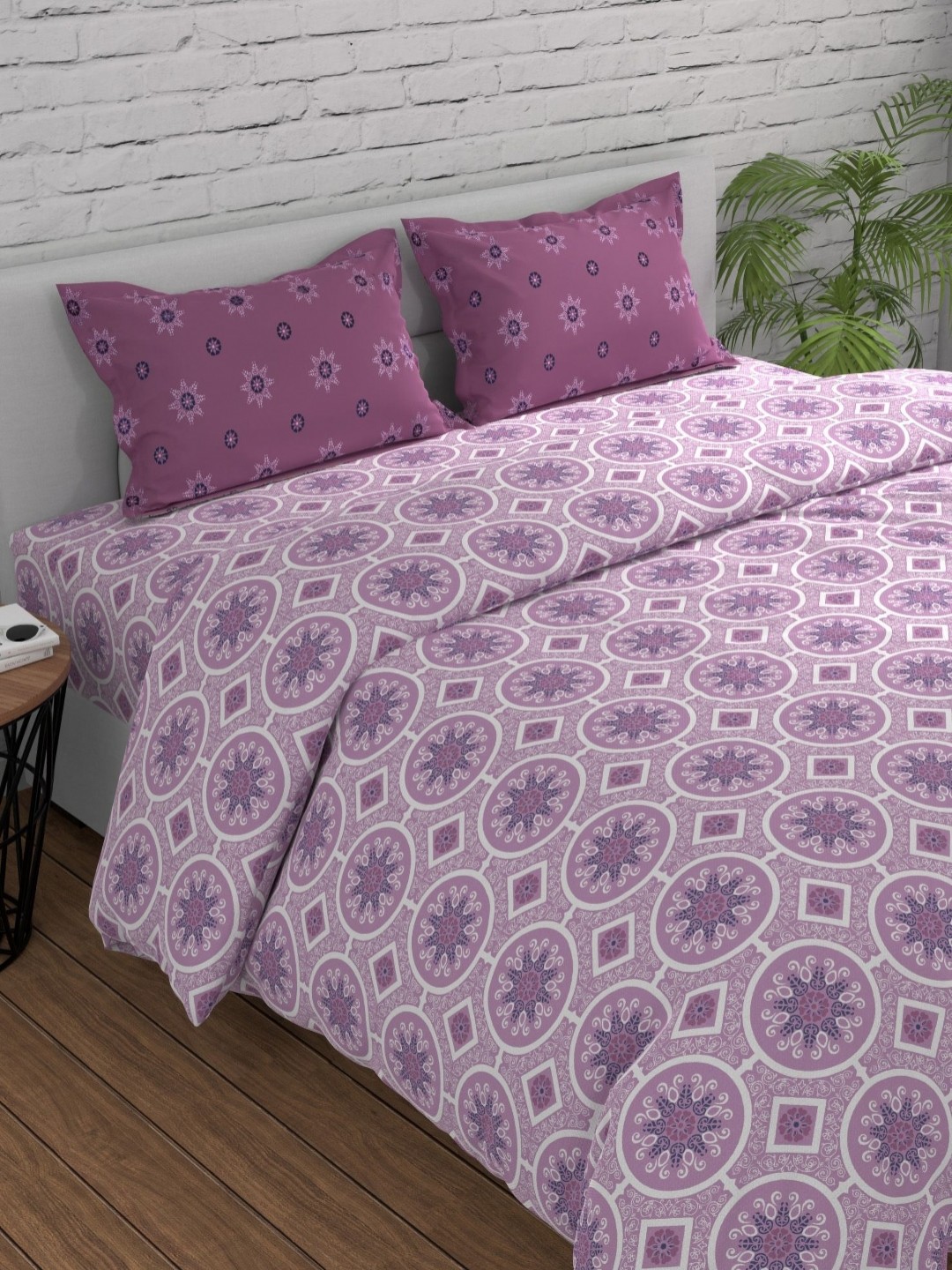 

Huesland Pink & White Printed 144 TC Cotton Queen Bedsheet Set 2.43 m x 2.23 m