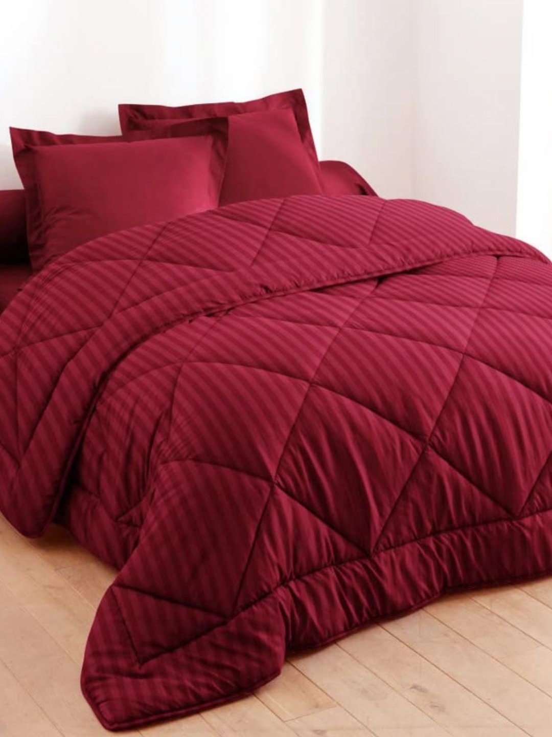 

VAS COLLECTIONS Red Microfiber Mild Winter 210 GSM Double Bed Comforter