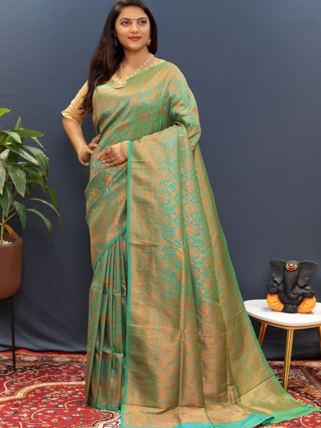 

amirat Amiras Ethnic Motifs Woven Design Zari Pure Silk Banarasi Saree, Green