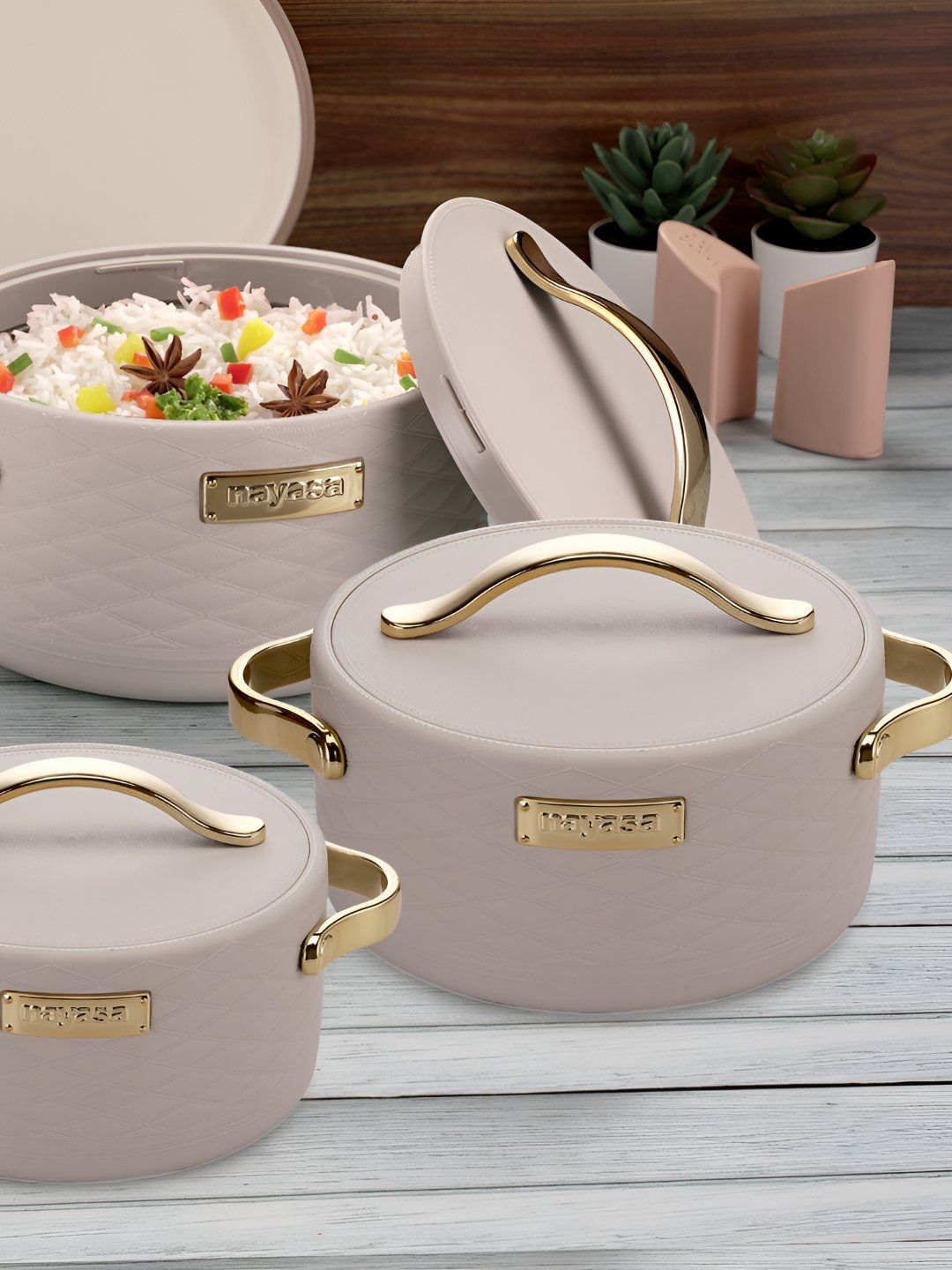 

Nayasa Tyson Beige 3 Pieces Textured Dishwasher and Microwave Safe Thermal Casserole Set