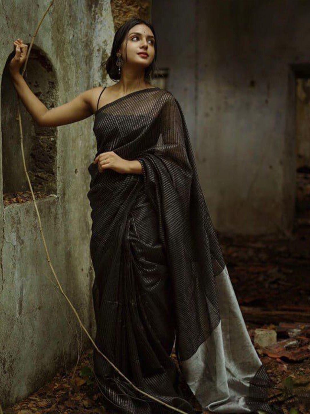 

bansari textiles Striped Woven Design Zari Saree, Black