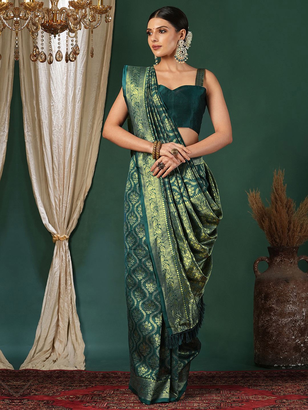 

KALINI Woven Design Zari Banarasi Saree, Green