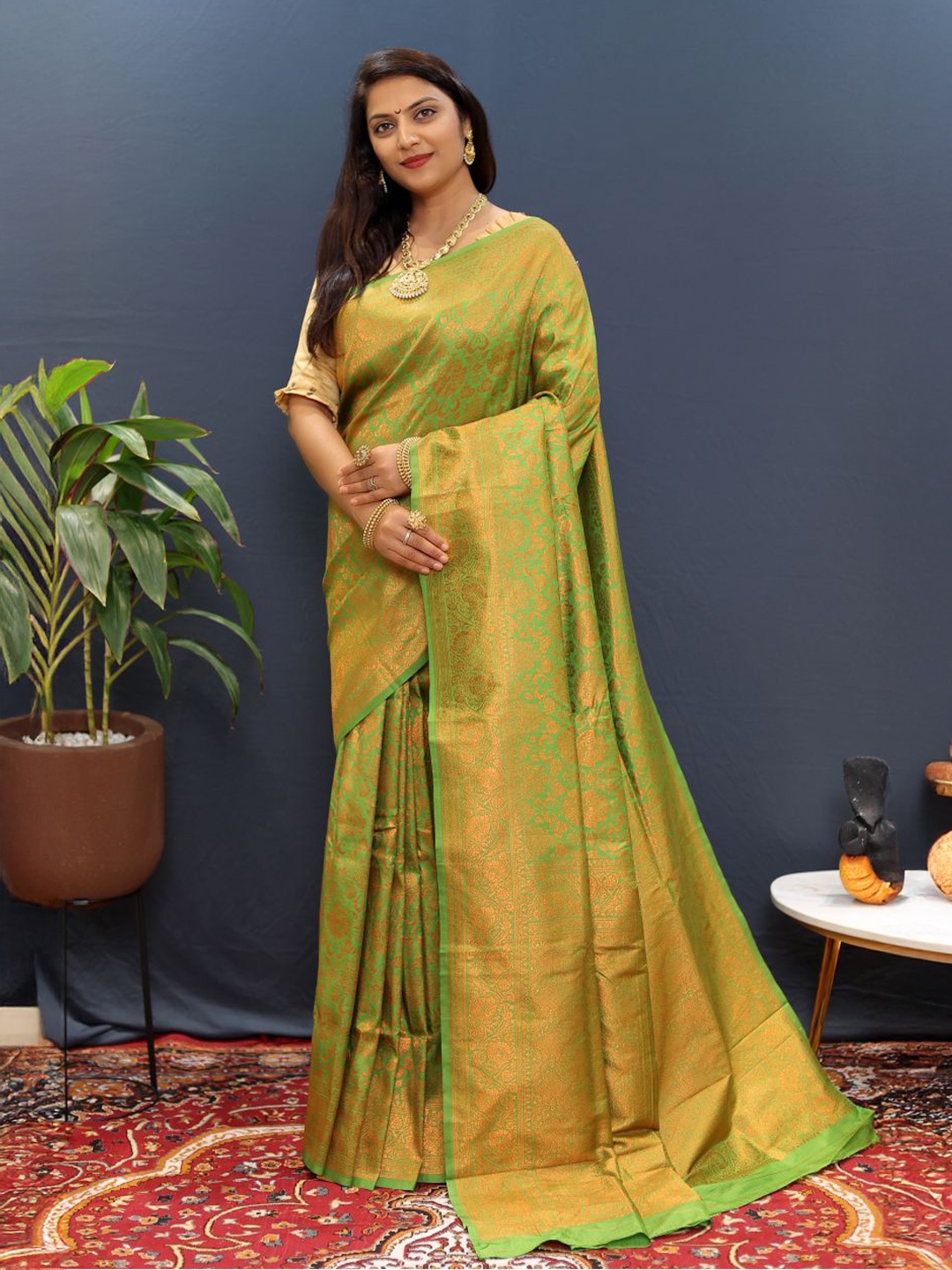 

amirat Ethnic Motifs Woven Design Zari Pure Silk Banarasi Saree, Lime green