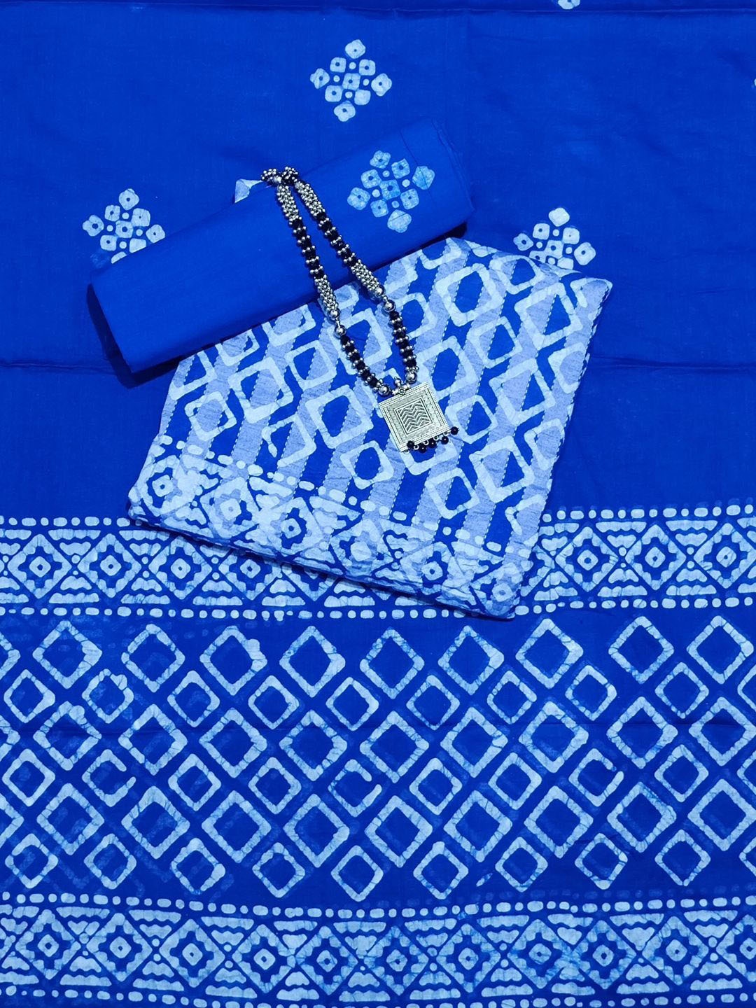 

Farooq Dyeing Geometric Printed Pure Cotton Unstitched Dress Material, Blue