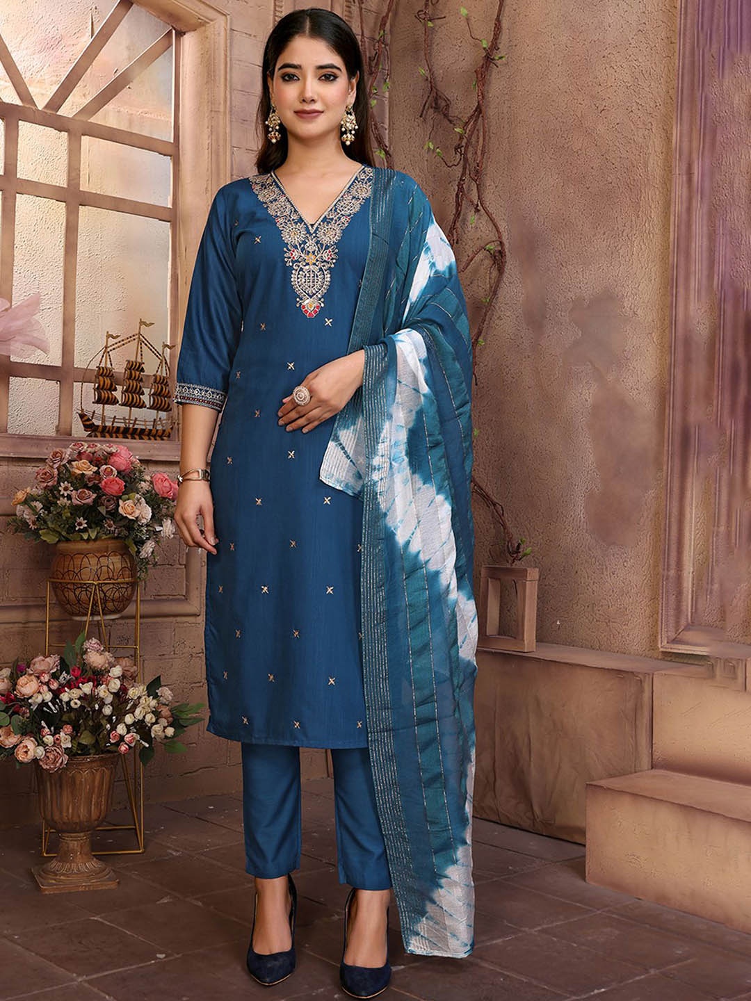 

DIVASTRI Floral Embroidered Straight Thread Work Kurta With Trousers And Dupatta, Blue