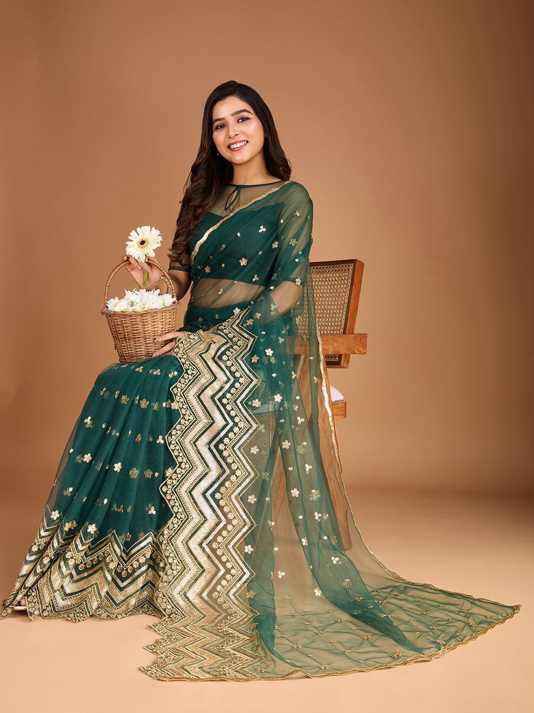 

House of Pataudi Sequinned Embellished Saree With Blouse Piece, Green