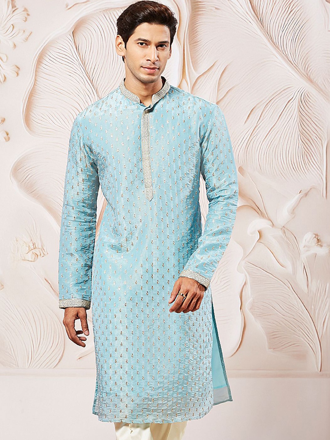 

VASTRAMAY Floral Embroidered Mandarin Collar Sequinned Straight Kurta, Blue