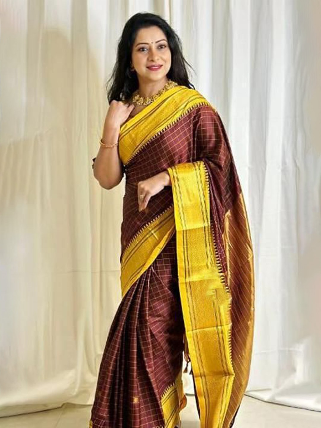 

bansari textiles Checked Zari Kanjeevaram Saree, Brown