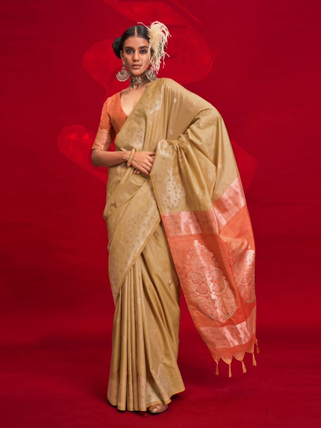 

DEVATITHI Woven Design Silk Blend Banarasi Saree, Cream
