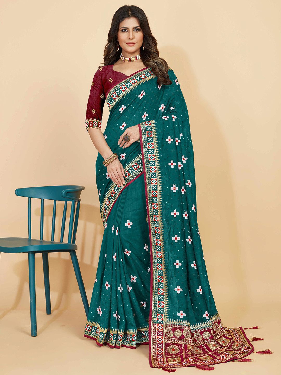 

Jaanvi Embellished Embroidered Silk Blend Sambalpuri Saree, Turquoise blue