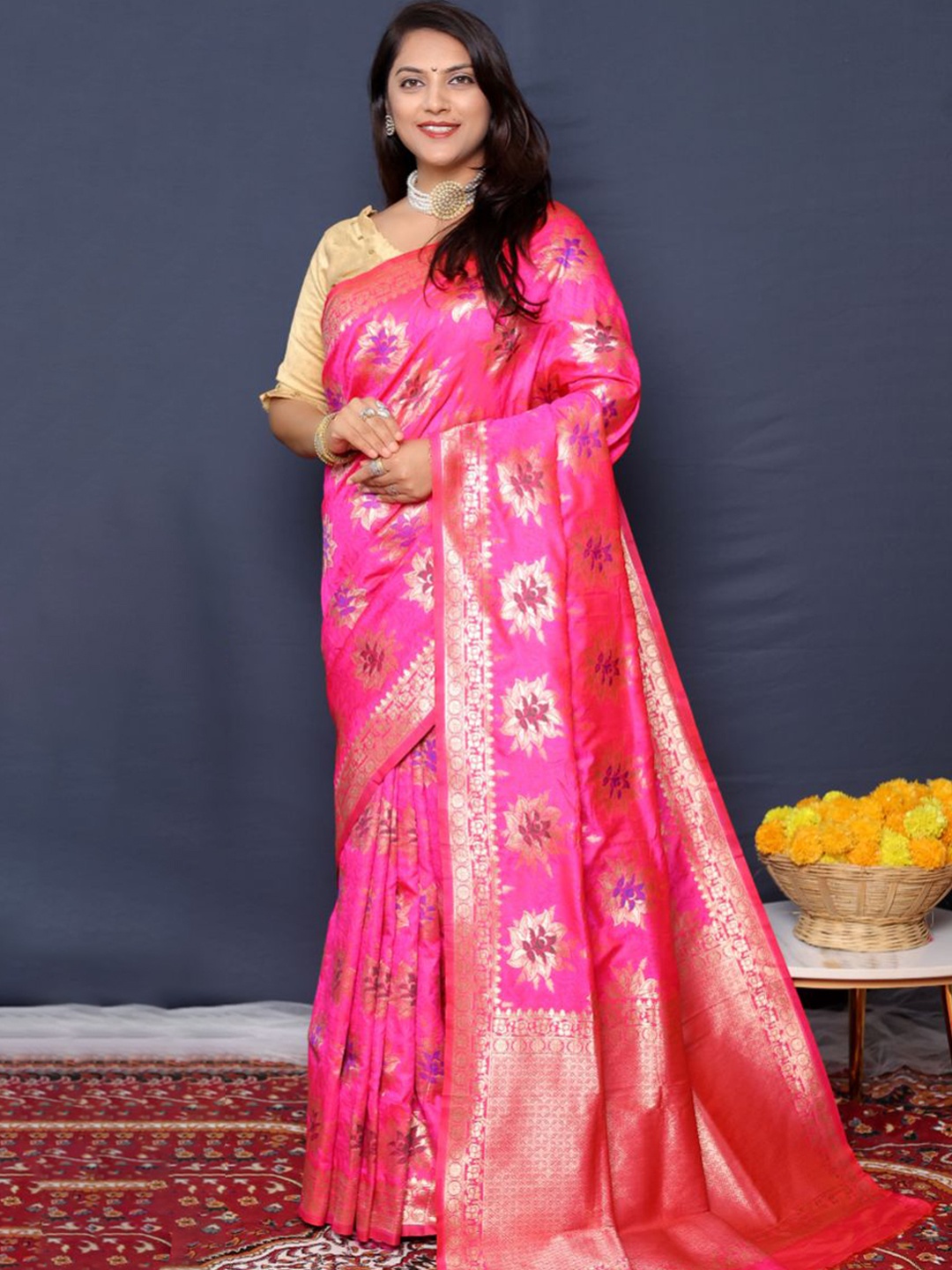 

amirat Floral Woven Design Zari Pure Silk Banarasi Saree, Pink