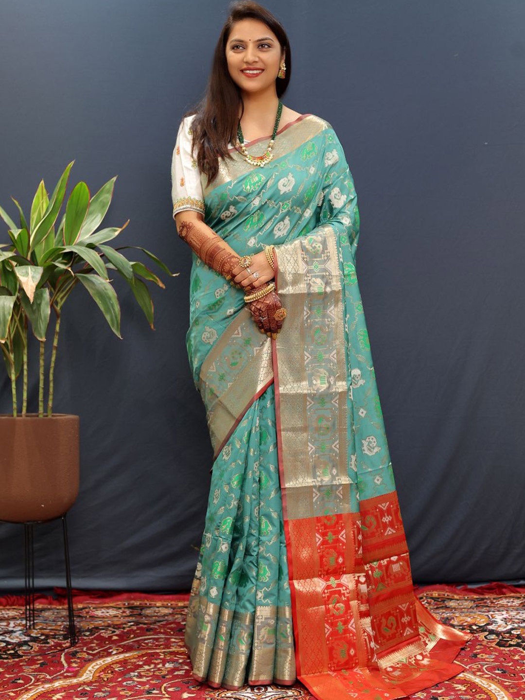 

amirat Ethnic Motifs Woven Design Zari Pure Silk Patola Saree, Sea green