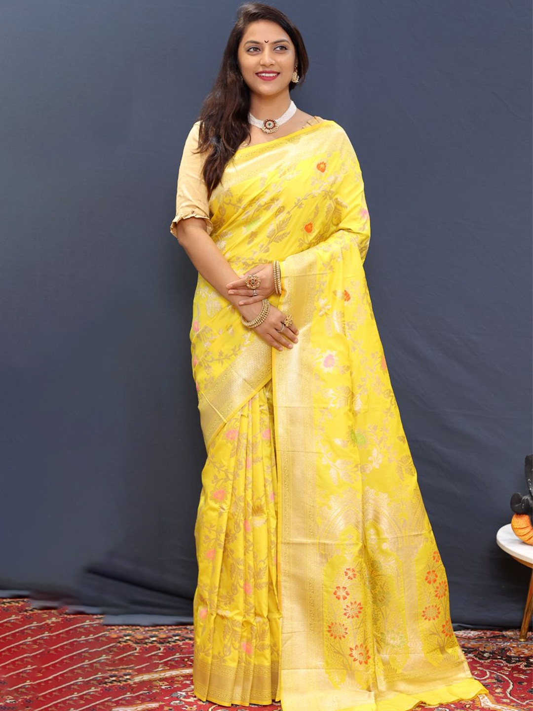 

amirat Gulab Ful Ethnic Motifs Woven Design Zari Pure Silk Banarasi Saree, Yellow