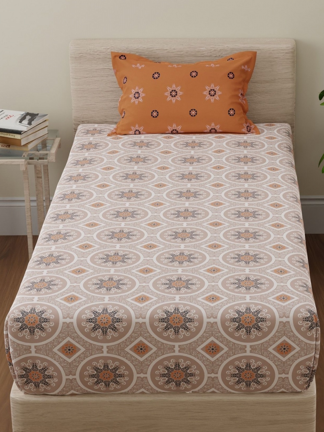 

Huesland Brown & White Ethnic Motifs 144 TC Cotton Single Bedsheet Set 2.23 m x 1.397 m