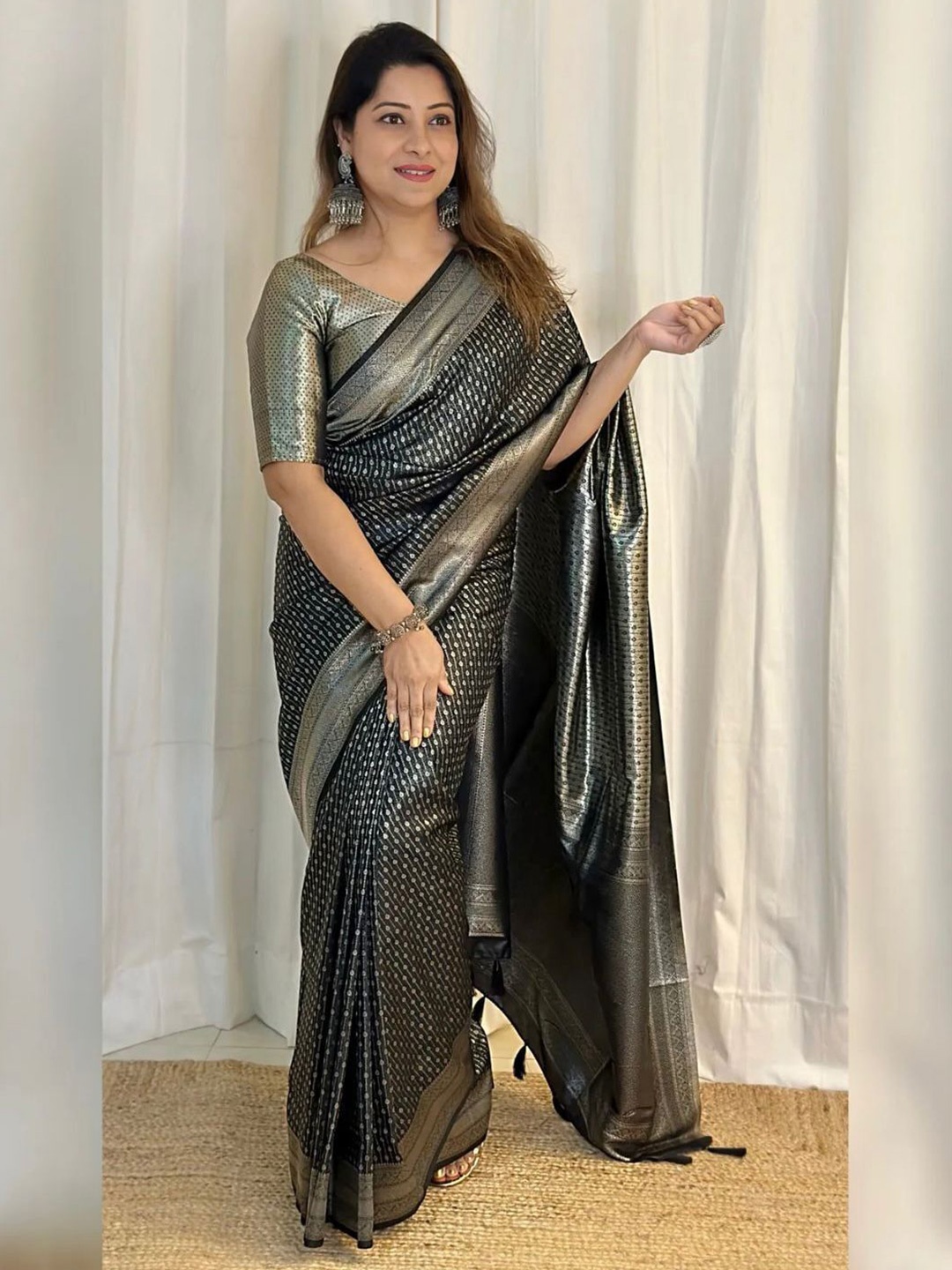 

bansari textiles Woven Design Zari Kanjeevaram Saree, Black