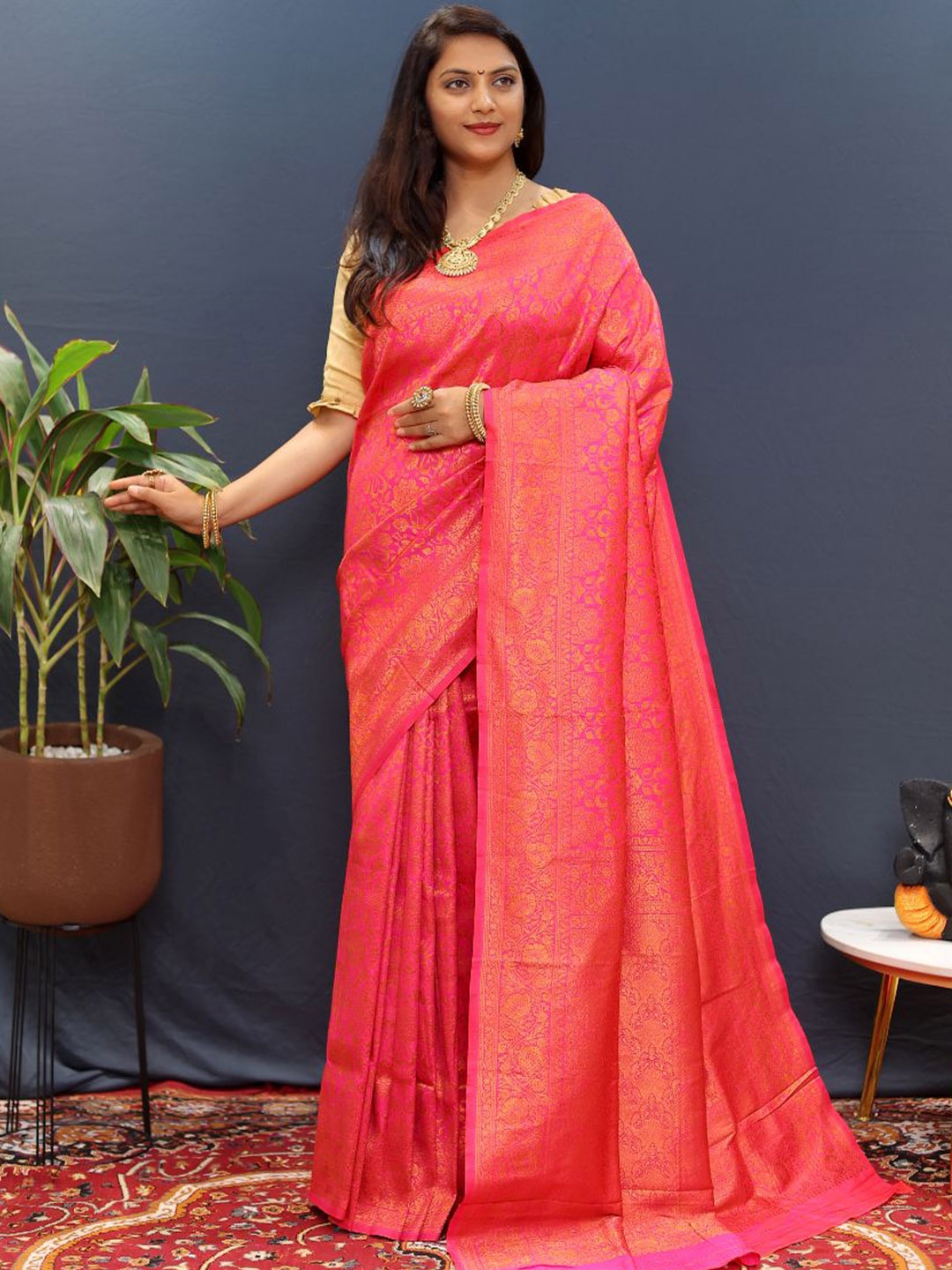 

amirat Ethnic Motifs Woven Design Zari Pure Silk Banarasi Saree, Pink