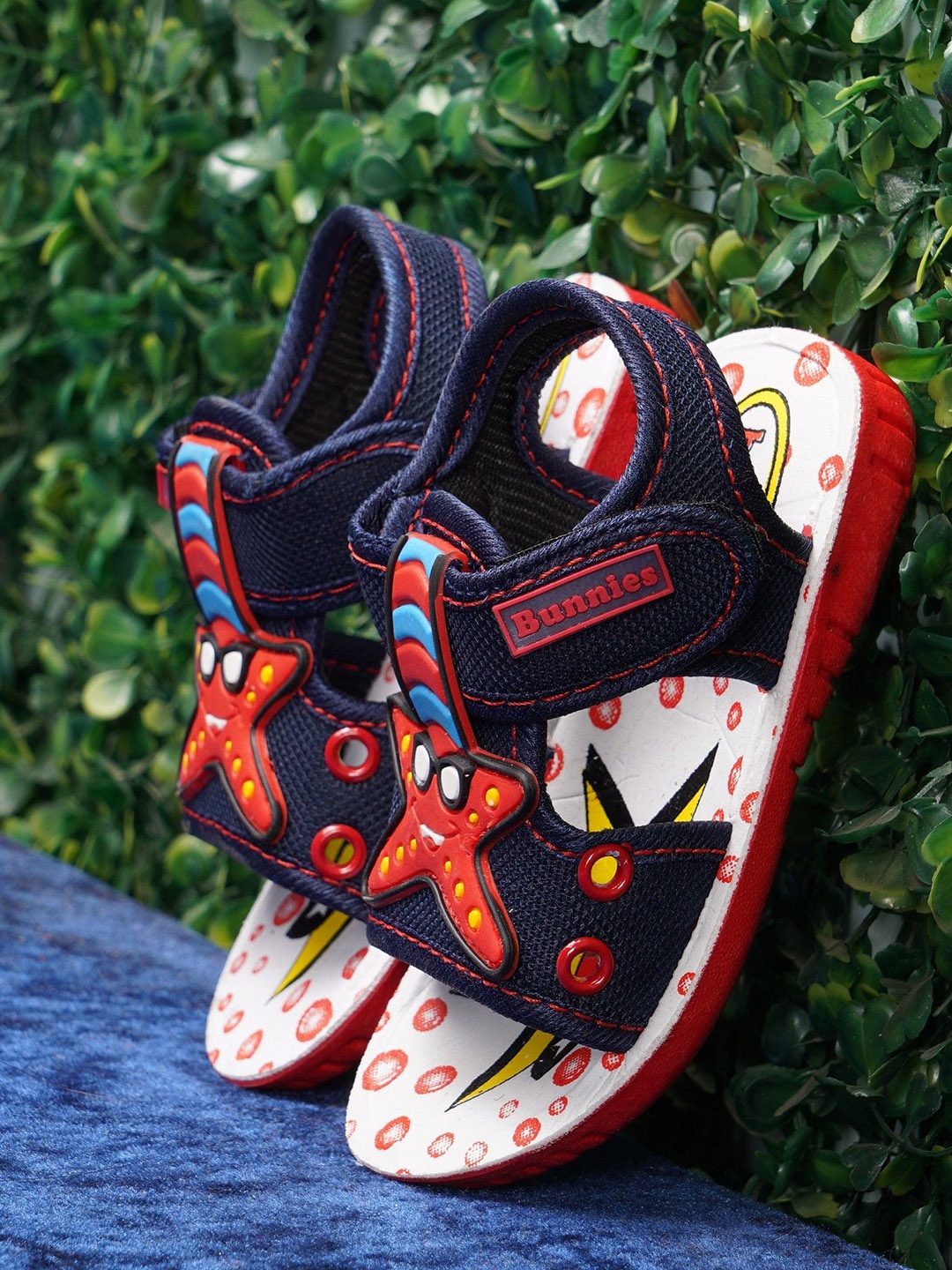 

BUNNIES Kids Musical Chu Chu Sandals, Red