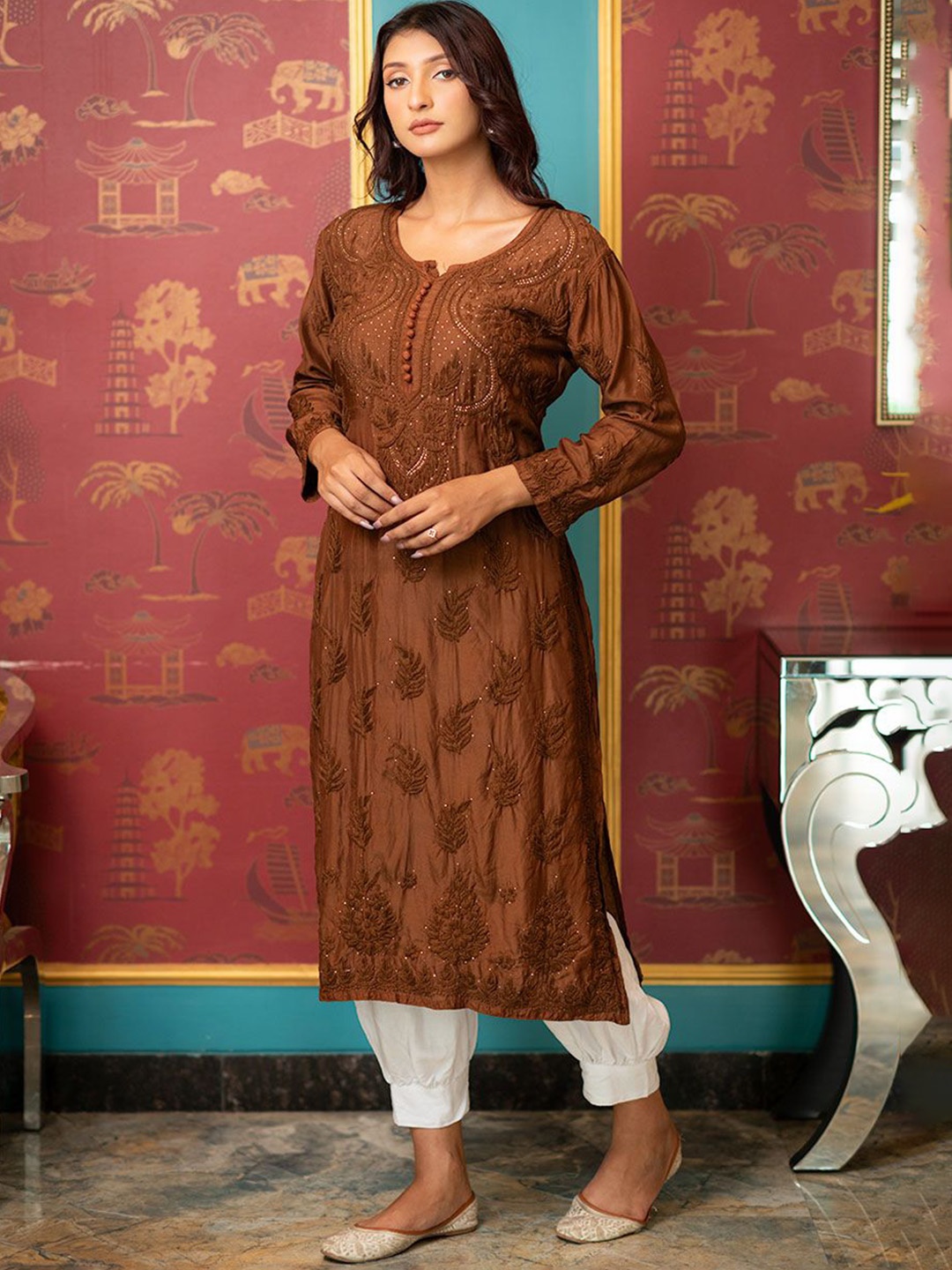 

Rangreza Ethnic Women Floral Embroidered Chikankari Straight Kurta, Brown