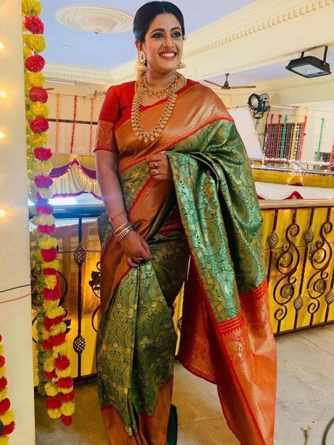 

bansari textiles Woven Design Zari Banarasi Saree, Green