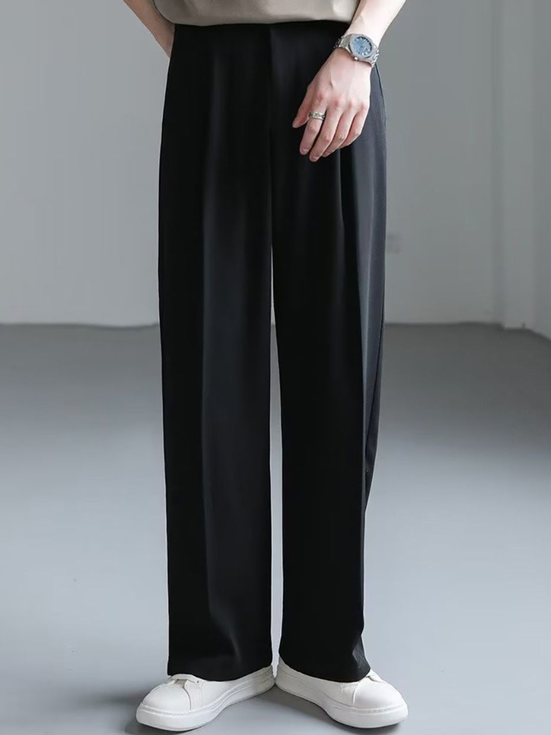 

StyleCast x Revolte Men Loose Fit Mid-Rise Regular Trousers, Black