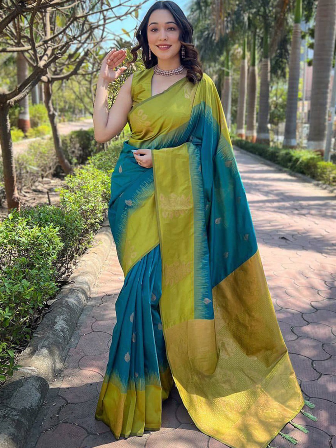 

bansari textiles Woven Design Kanjeevaram Saree, Green