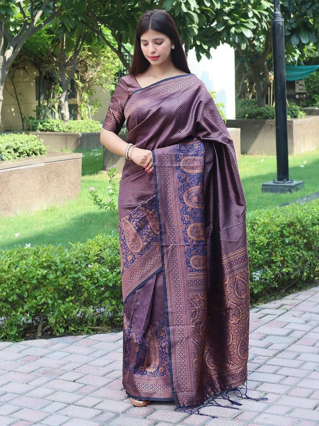 

bansari textiles Woven Design Kanjeevaram Saree, Blue