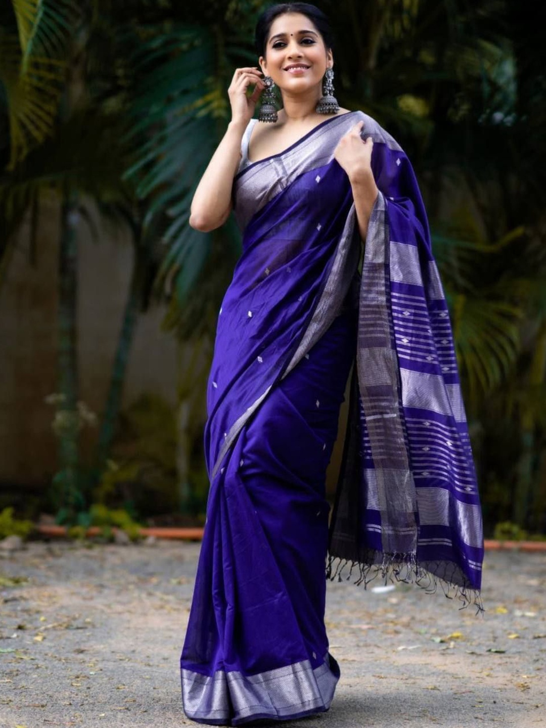

bansari textiles Women Zari Banarasi Saree, Blue