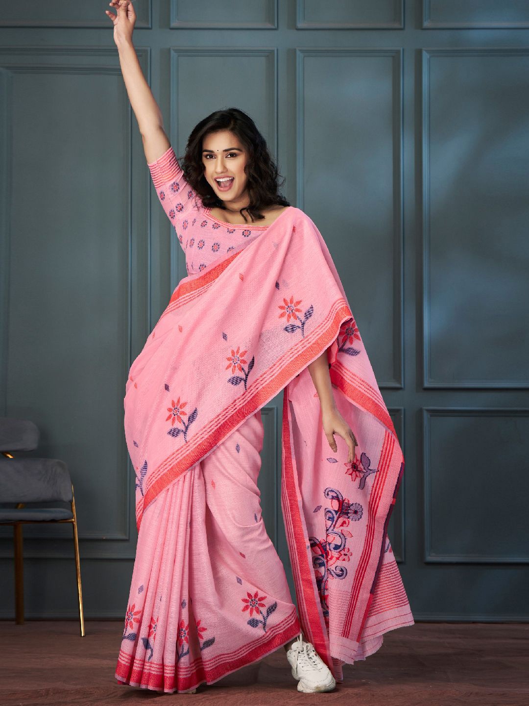 

Mitera Floral Printed Saree with Blouse Piece, Pink