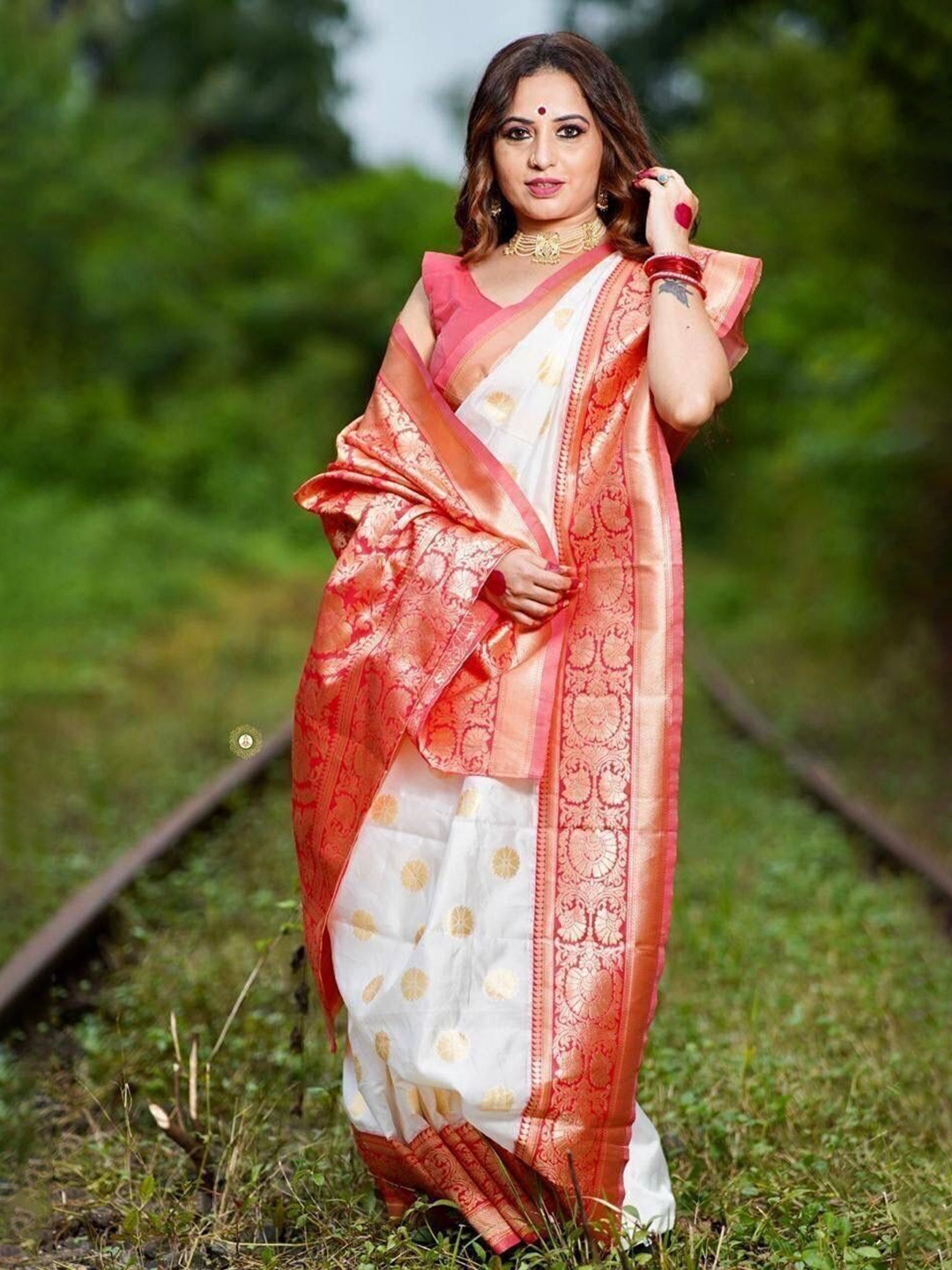 

bansari textiles Woven Design Zari Patola Saree, White