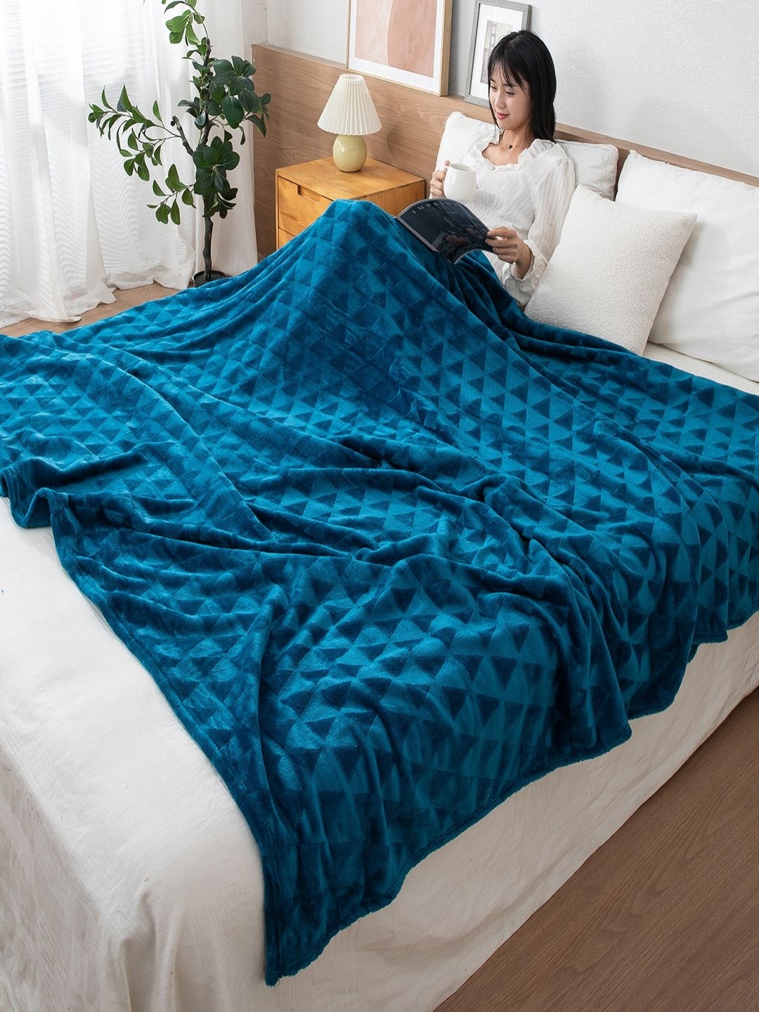 

HOKIPO Teal Fleece AC Room 210 GSM Double Bed Blanket