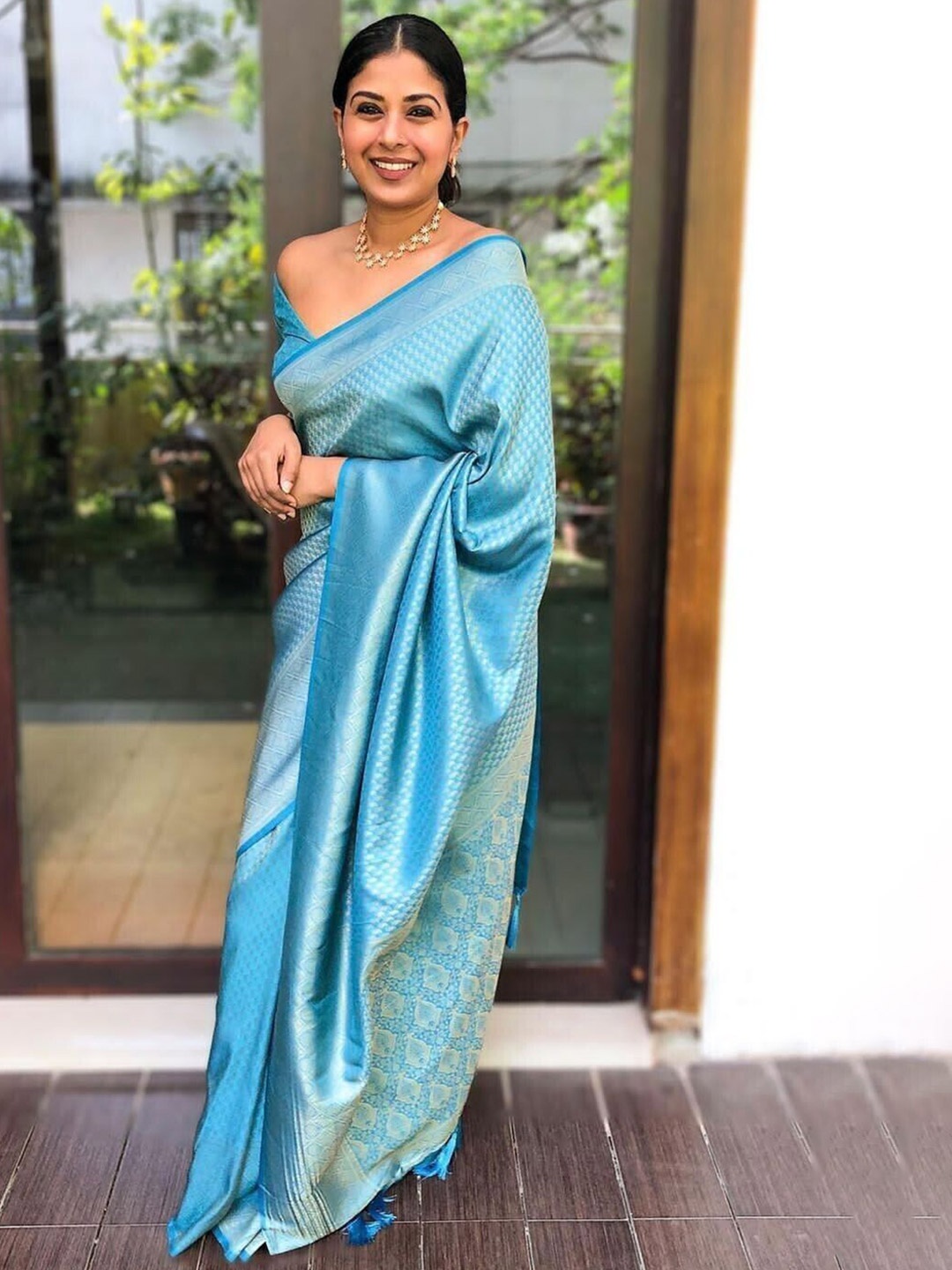 

bansari textiles Woven Design Pure Cotton Patola Saree, Blue