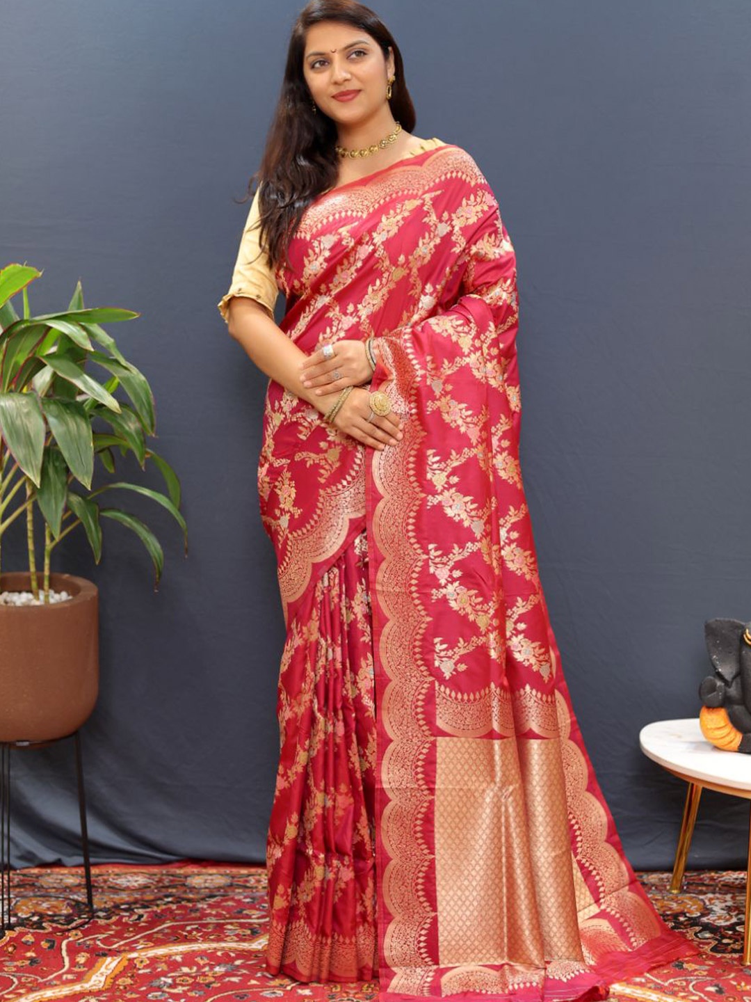 

amirat Ethnic Motifs Woven Design Zari Pure Silk Banarasi Saree, Magenta