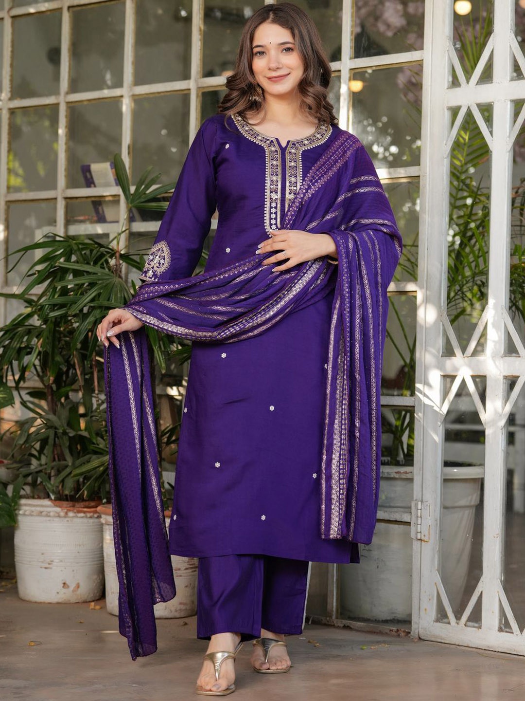 

ASCIIBLUES Women Ethnic Motifs Embroidered Regular Sequinned Kurta with Trousers & With Dupatta, Purple