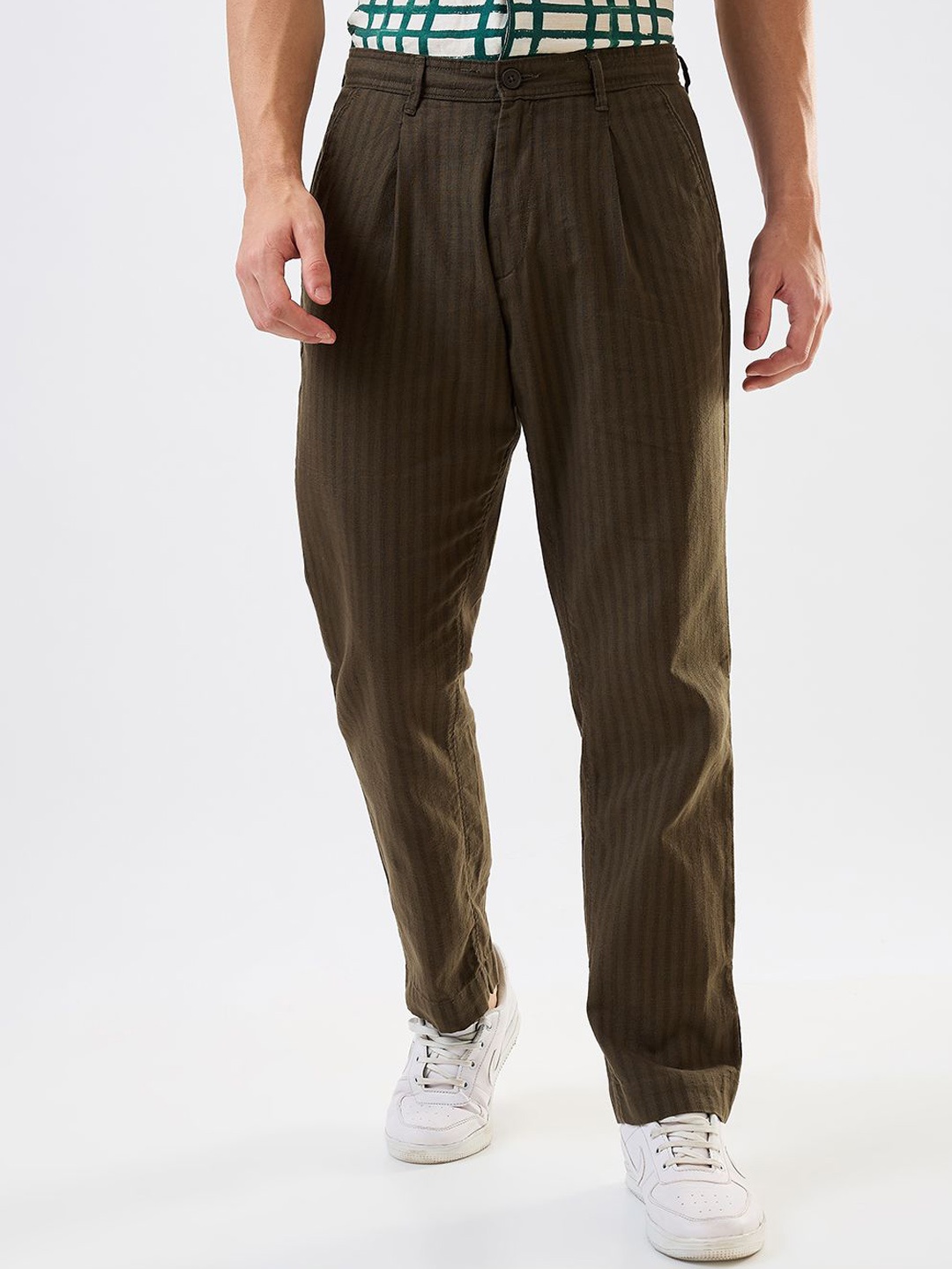 

SPYKAR Men Regular Fit Mid-Rise Pleated Cotton Trousers, Green