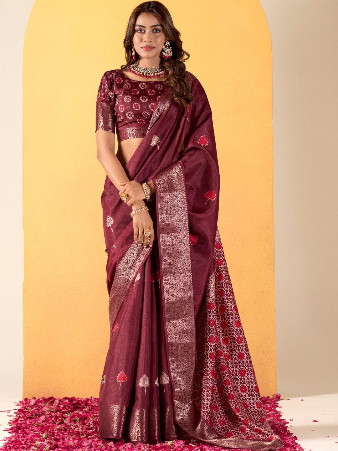

Mitera Floral Printed Woven Design Zari Saree, Maroon