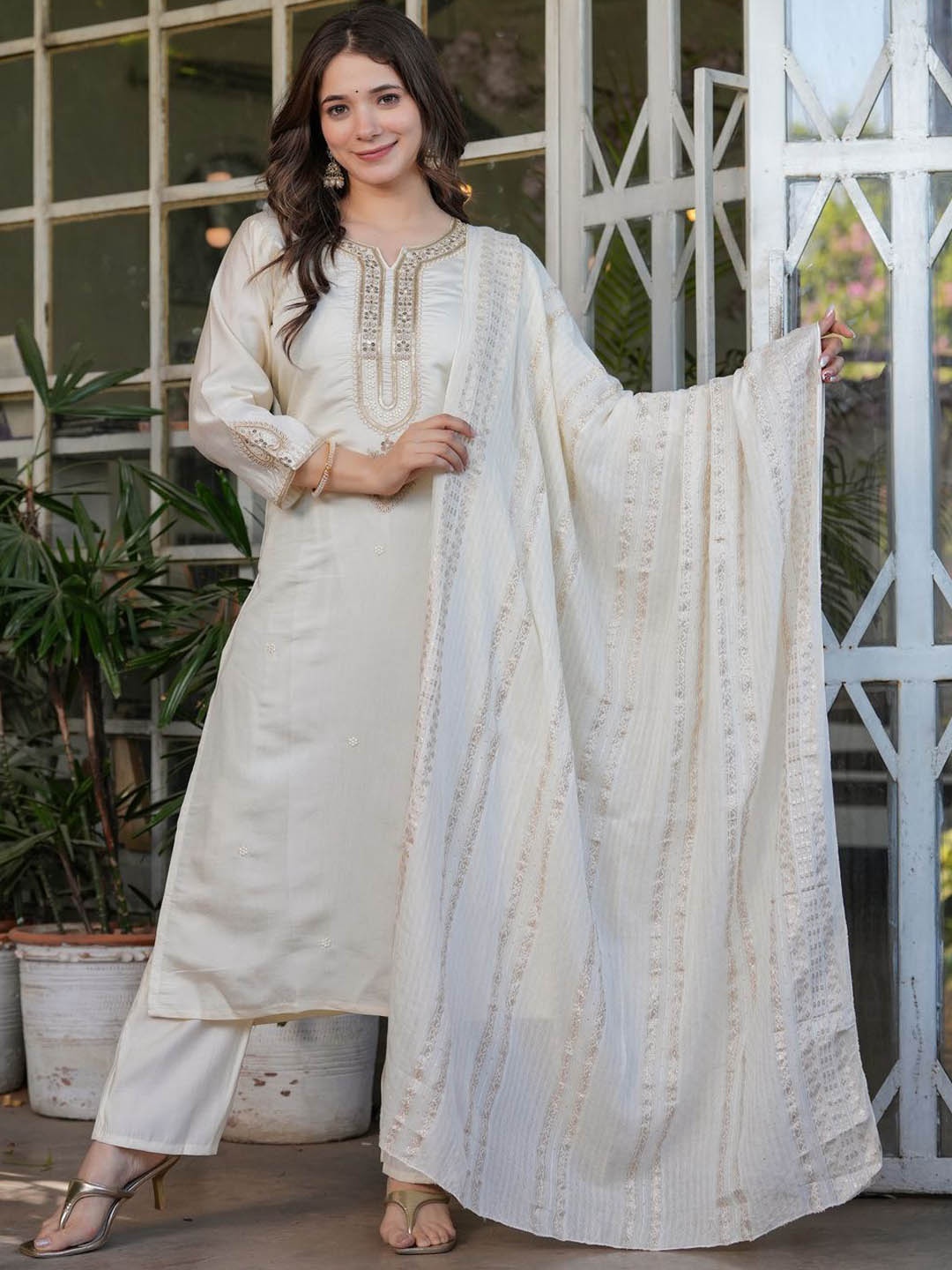 

REALLTREND Notch-Neck Floral Embroidered Sequinned Straight Kurta With Trousers & Dupatta, White