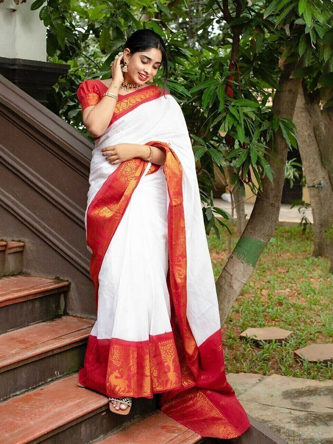 

bansari textiles Woven Design Zari Kanjeevaram Saree, White